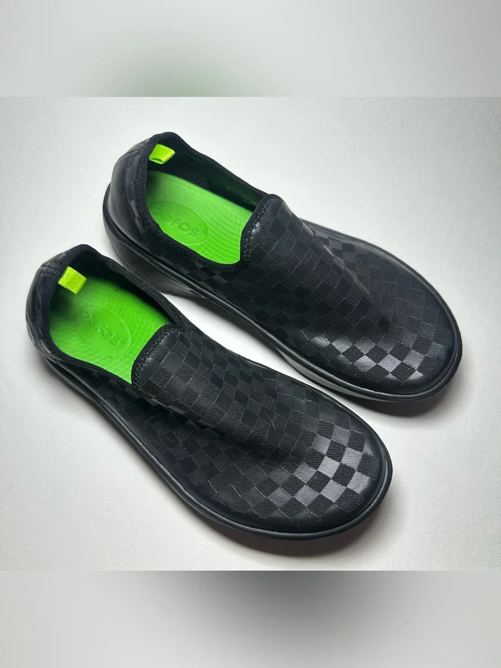 OOFOS OOmg Low EEZEE Black Checkered Recovery Shoes Womens 8 Slip On